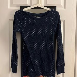 fits well for a medium but is fitted not loose